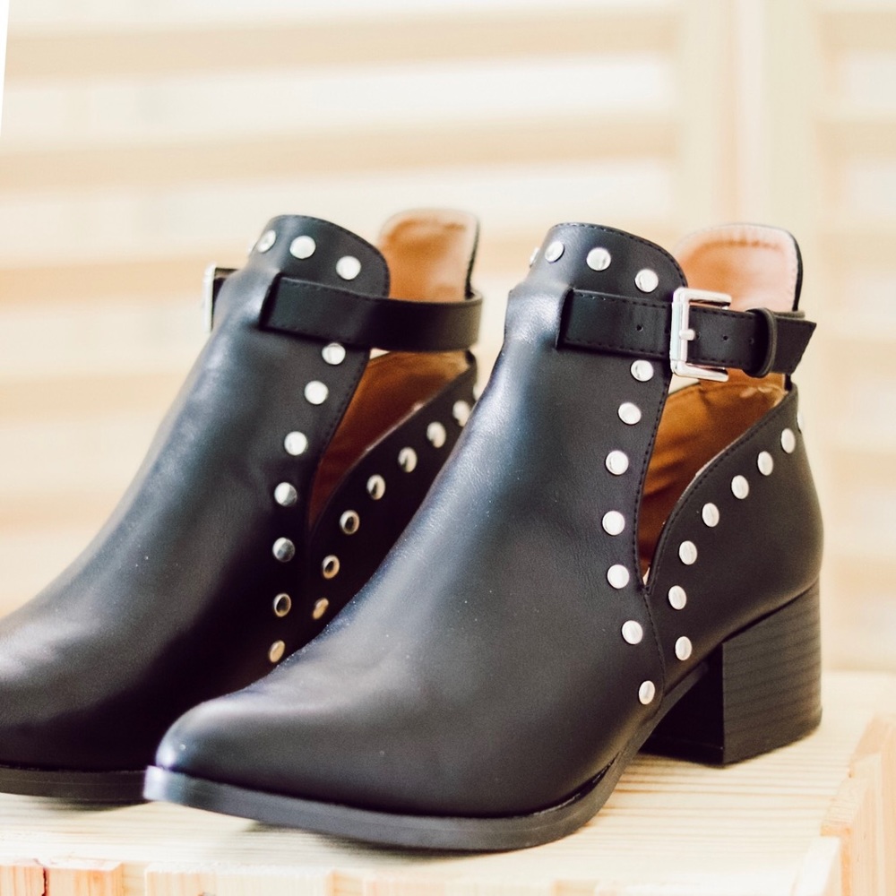 •LAST 4//Brooklyn Studded Booties•